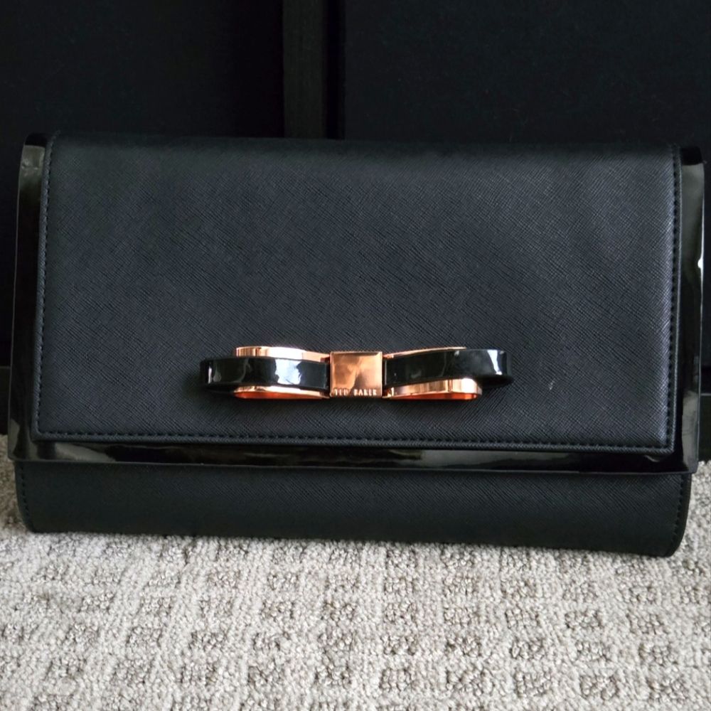 Black clutch